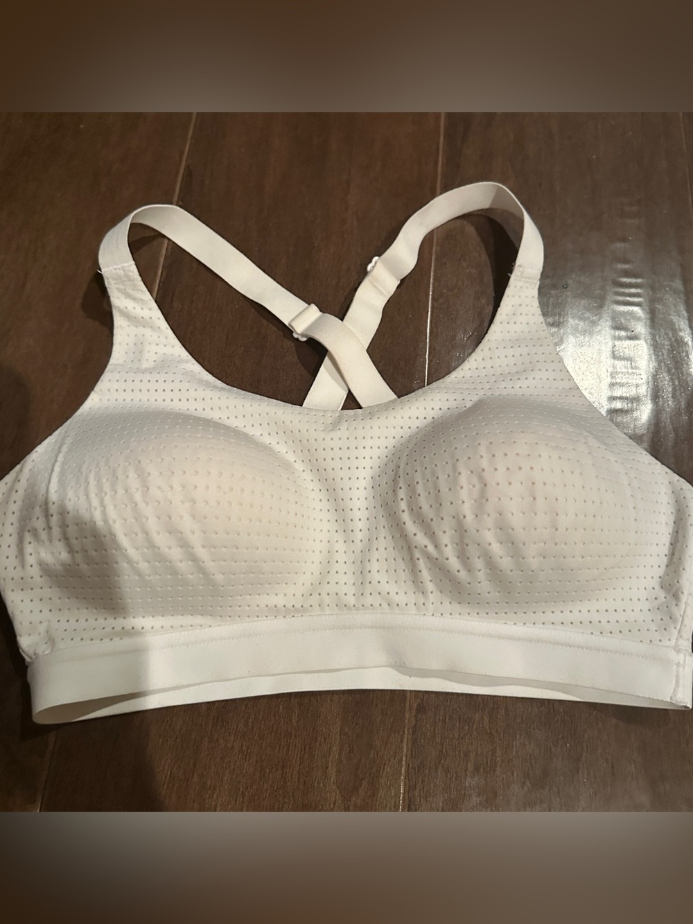 Victoria's Secret White Seamless Padded Sports Bra with Crisscross Straps